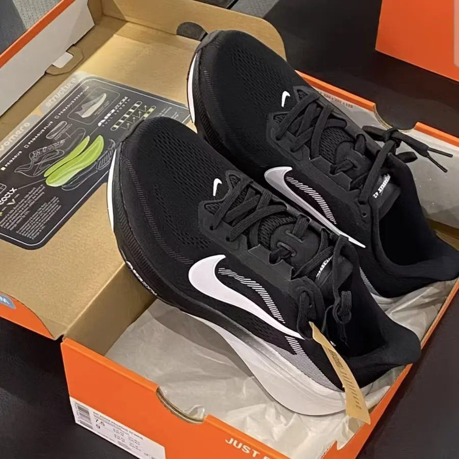 Pegasus Flyknit Low-Top Running Shoes  Breathable Training & Commuting Sneakers